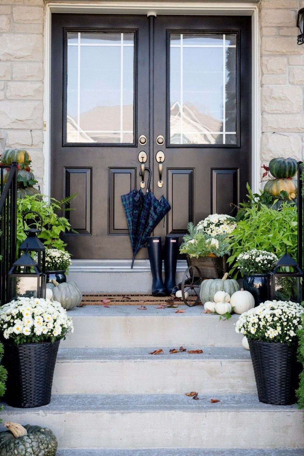 Picture of: Black & White Fall Porch Ideas!  Fall decorations porch, Front