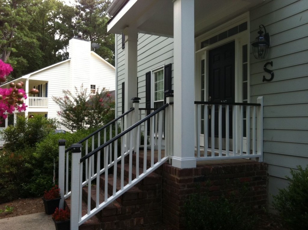 Picture of: black and white rail  Porch railing designs, Porch railing, Front