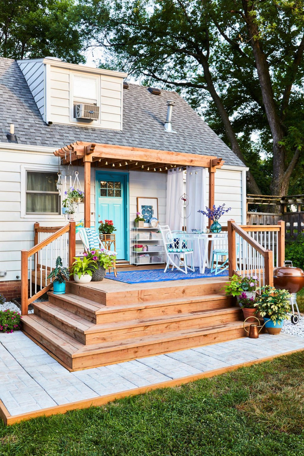 Picture of: Budget-Friendly DIY Ideas to Steal From This Small Deck