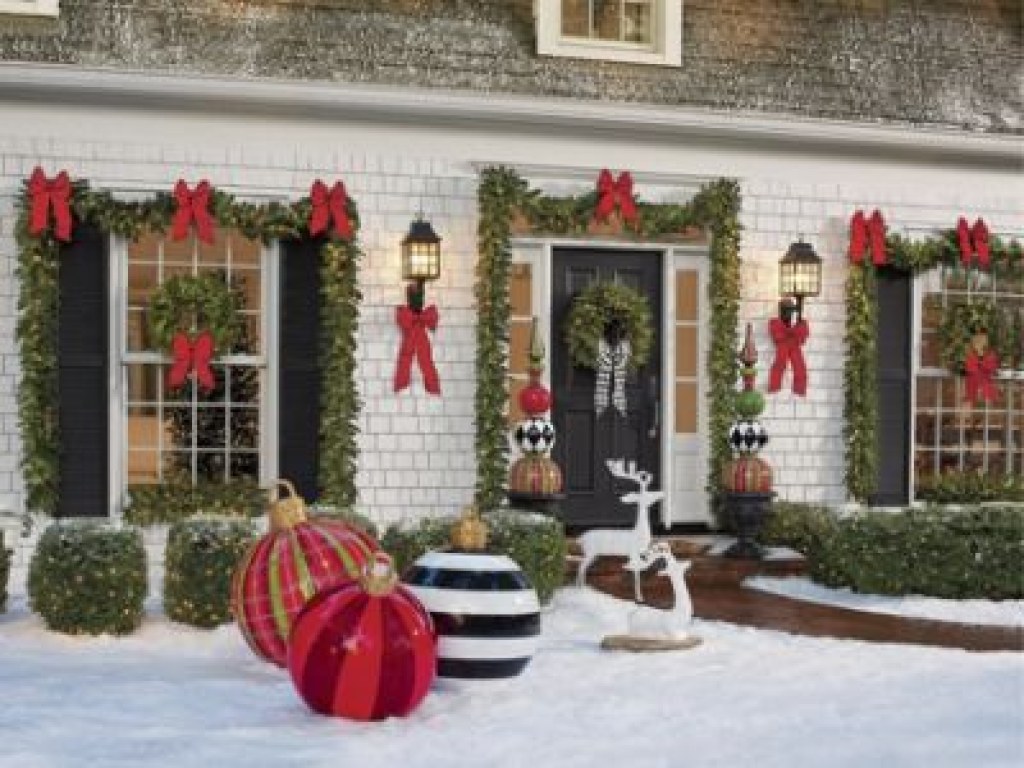 Picture of: Christmas Porch Decorations:  Holly Jolly Looks – Grandin Road Blog