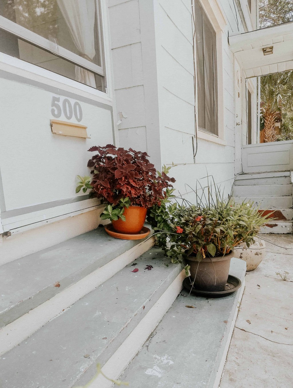 Picture of: DIY Guide: How to Clean Your Front Porch in the Summer – Simply Maid