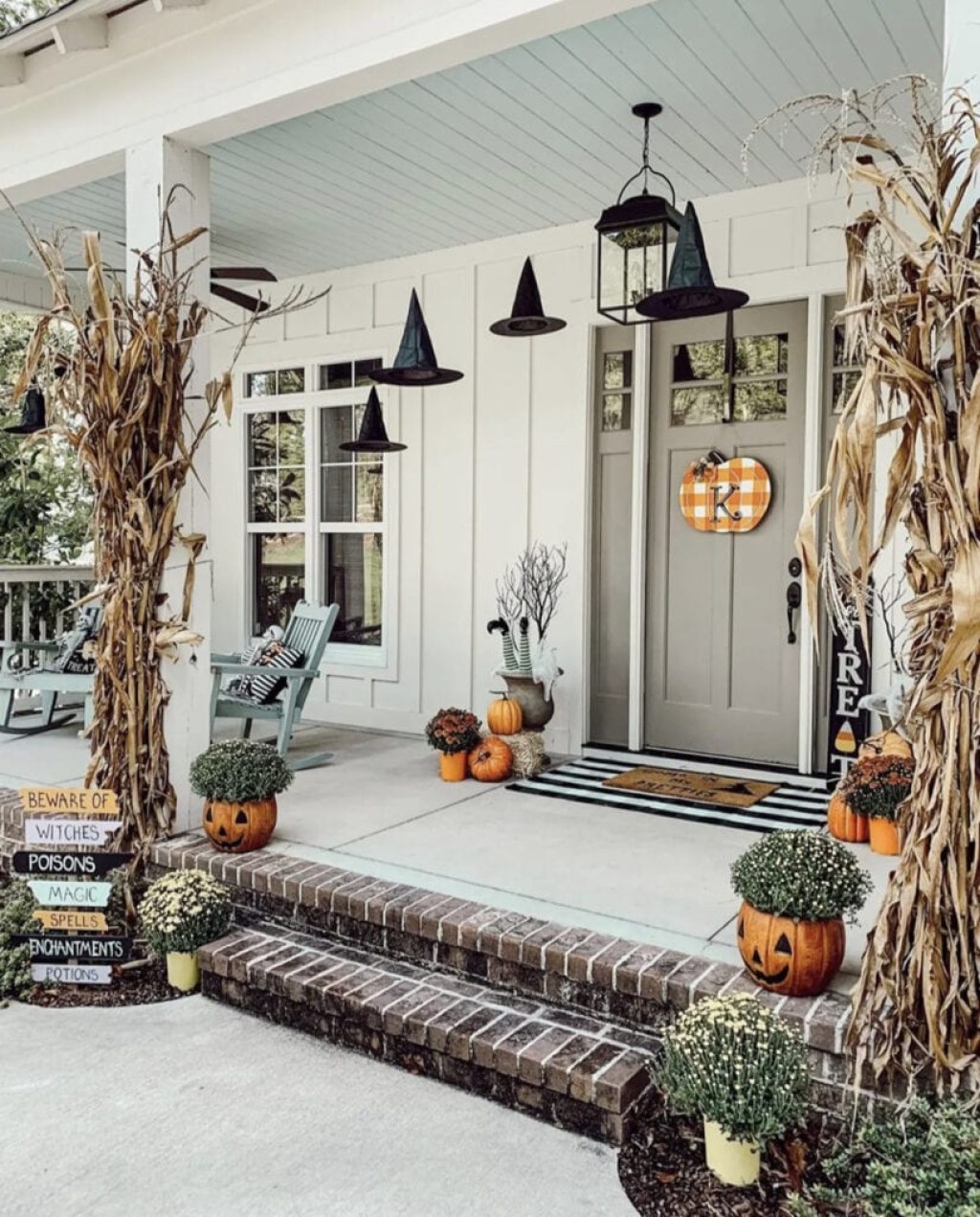 Picture of: Epic Halloween Front Porch Decor –  Porch Ideas for Inspiration! –