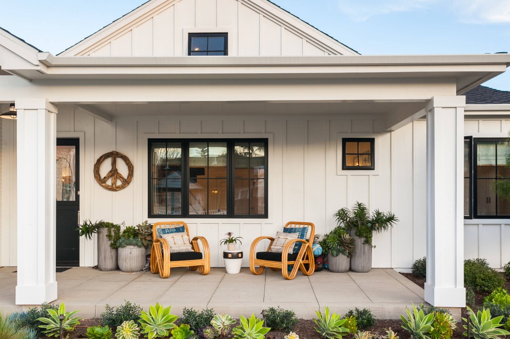 Picture of: Farmhouse Front Porch Ideas You’ll Love – July,   Houzz