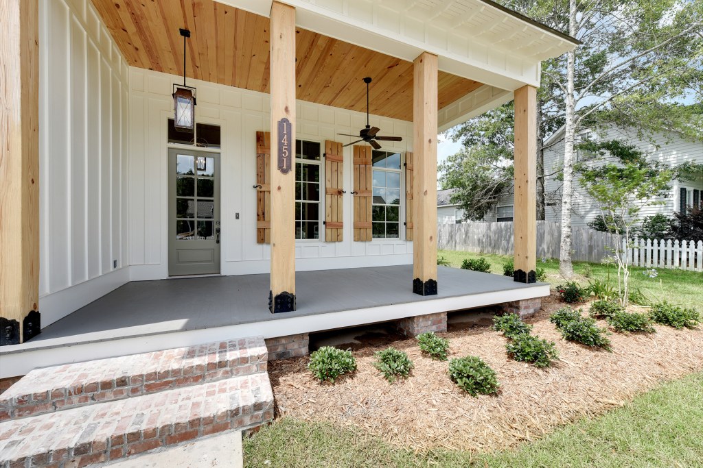 Picture of: Farmhouse Front Porch Ideas You’ll Love – July,   Houzz