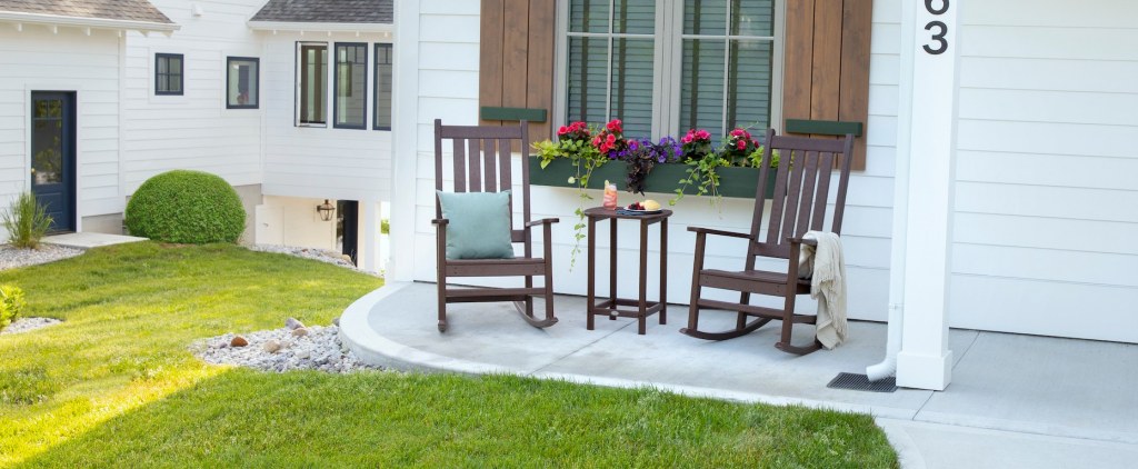 Picture of: Farmhouse Spring Porch Decor Ideas