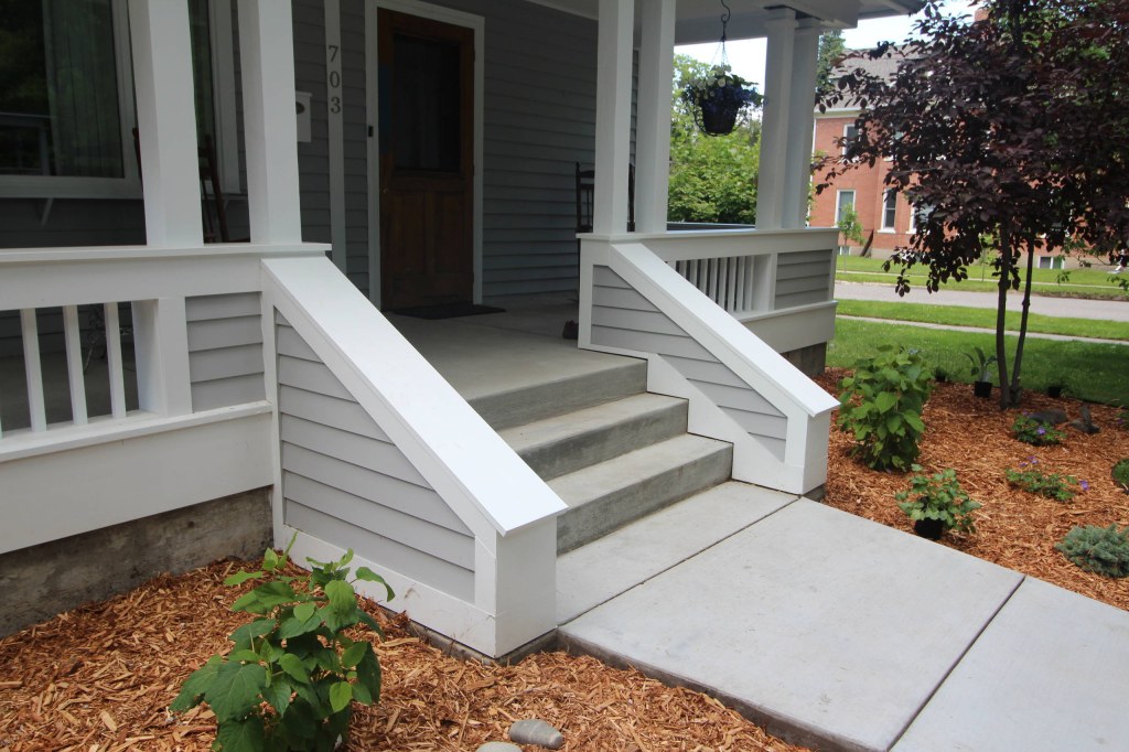 Picture of: Front Porch With Side Steps – Photos & Ideas  Houzz
