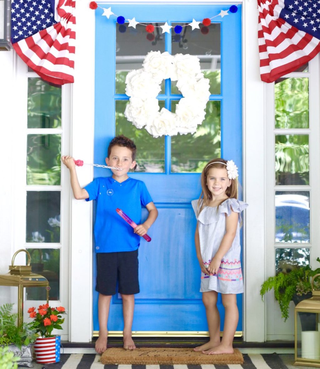 Picture of: Patriotic Front Porch Decorating Ideas – Modern Glam