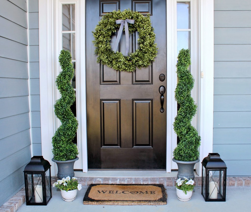 Picture of: Pretty Topiaries for the Front Porch