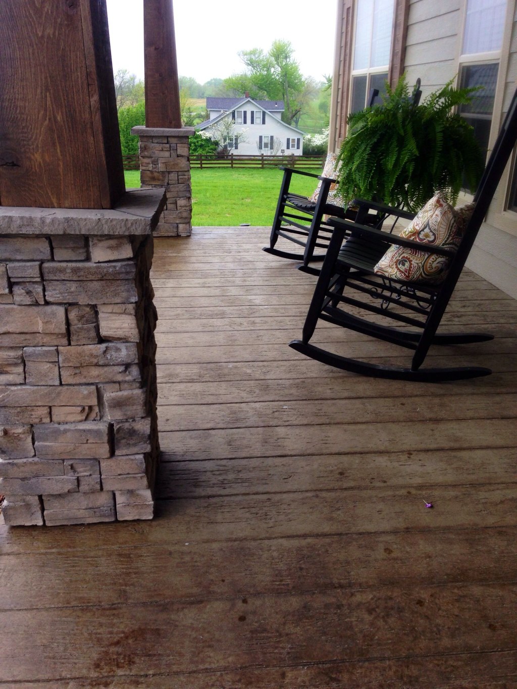 Picture of: Stamped concrete that looks like wood! #frontporch #farmhouse
