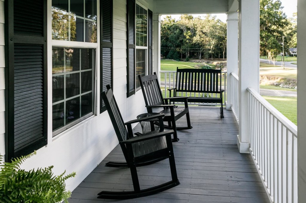 Picture of: The Best Paint Colors for Your Porch, According to Real Estate