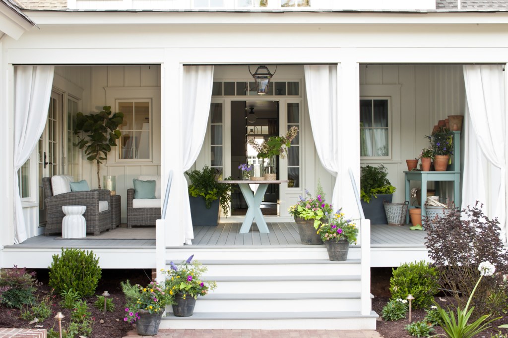 Picture of: Top Enclosed Porch Ideas & Designs  Trex