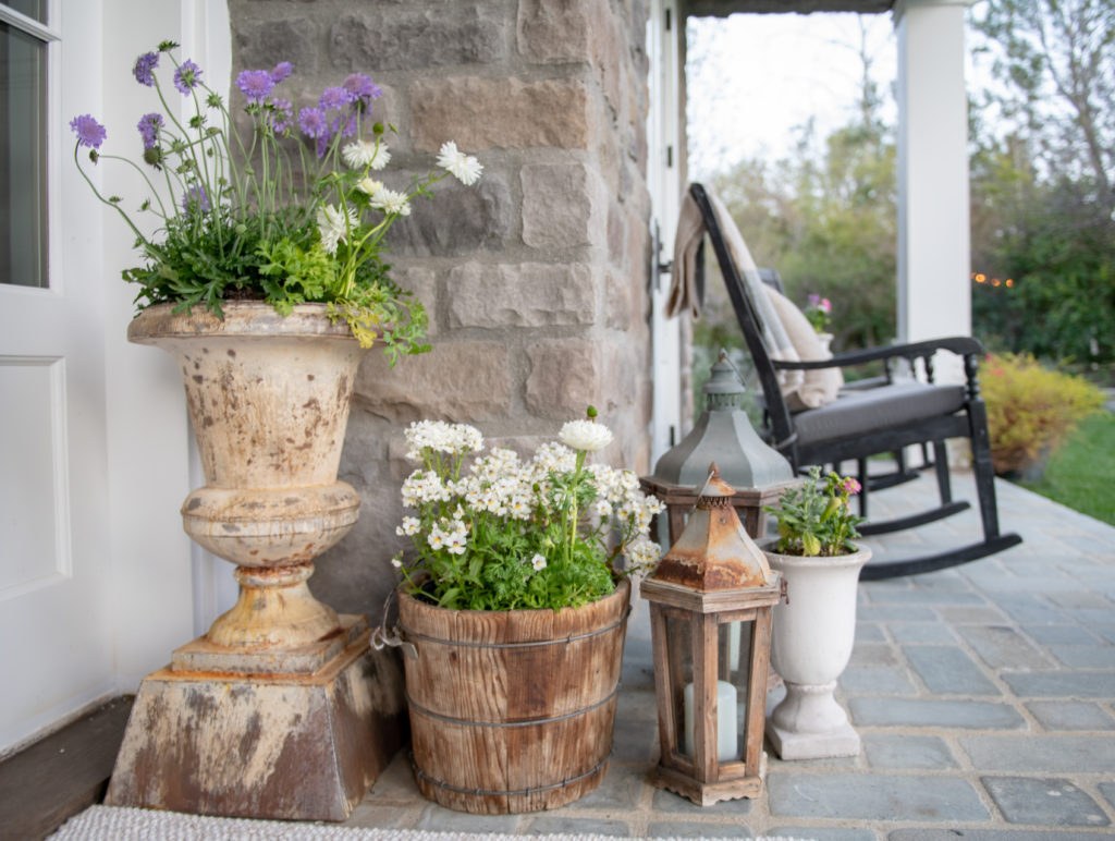 Picture of: Welcome Spring: Easy Front Porch Decorating – Sanctuary Home Decor